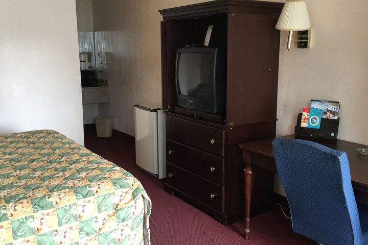 Belmont Inn & Suites
