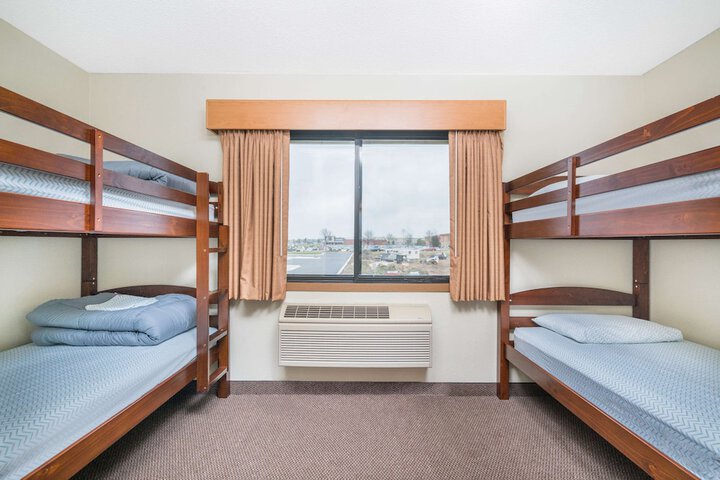 Room 6 of 17