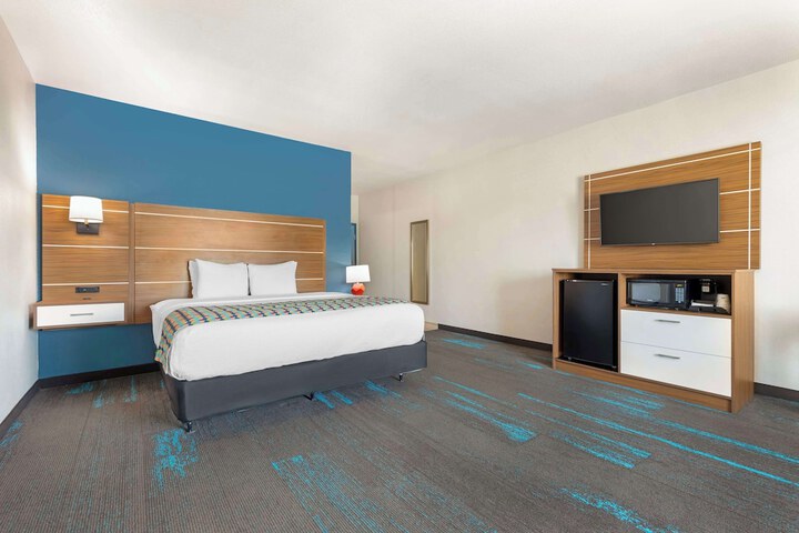 Room 21 of 34