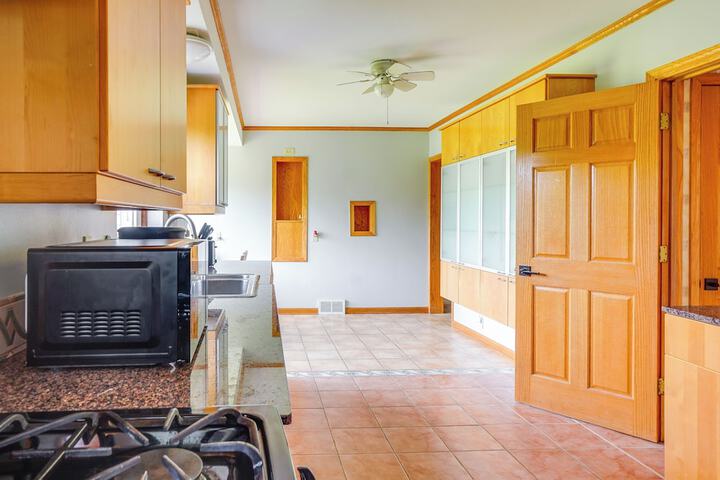 Pet-friendly New Berlin Retreat w / Patio & Yard!