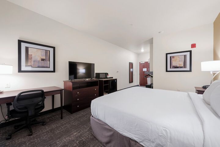 Cobblestone Hotel & Suites - Urbana