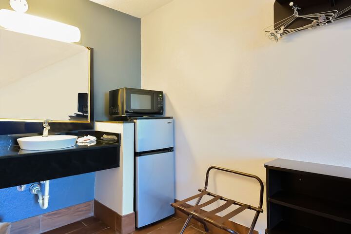 Room 11 of 30