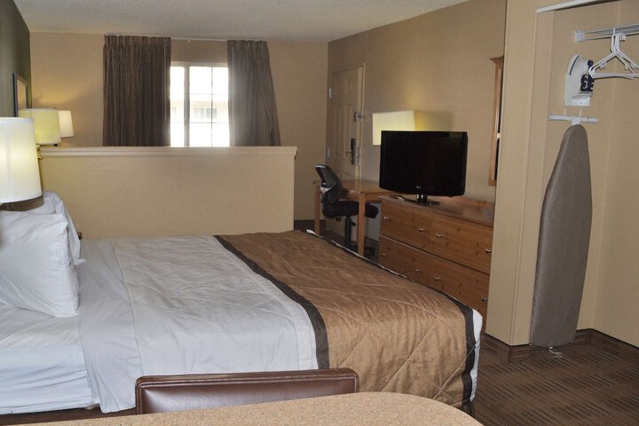 Room 10 of 29