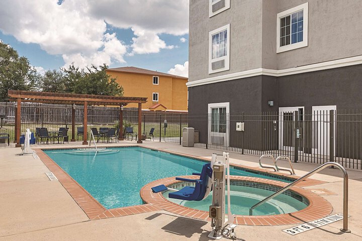 Pool 10 of 47