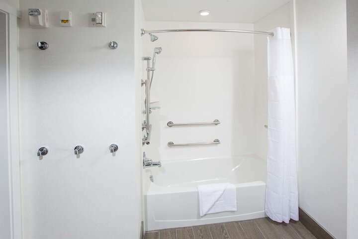 Room 32 of 55