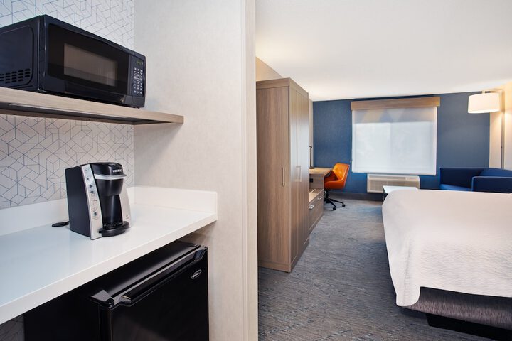 Room 27 of 121