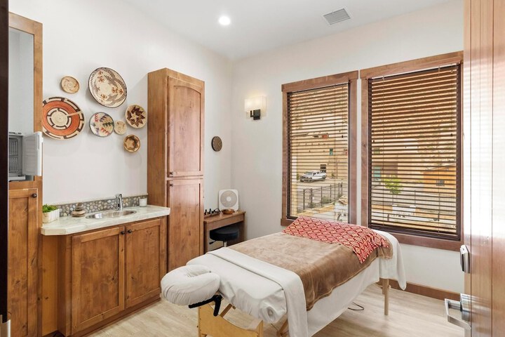 Bluff Dwellings Resort