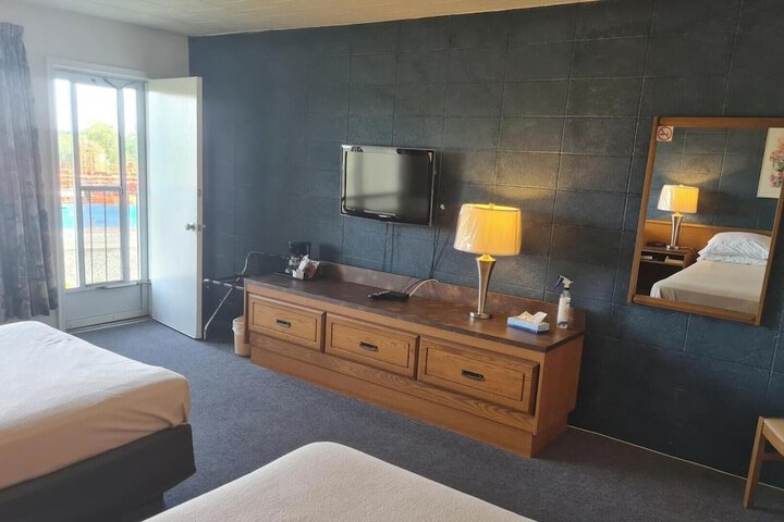 Room 32 of 46