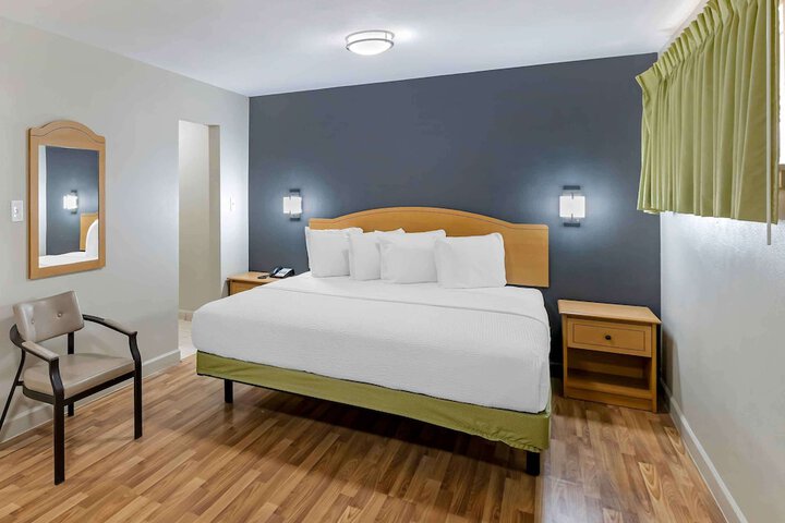 Room 18 of 27