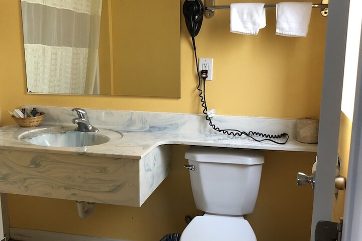 Room 12 of 34