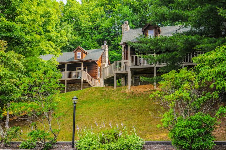 Highland Hills Motel and Cabins – a Master Hosts Resort