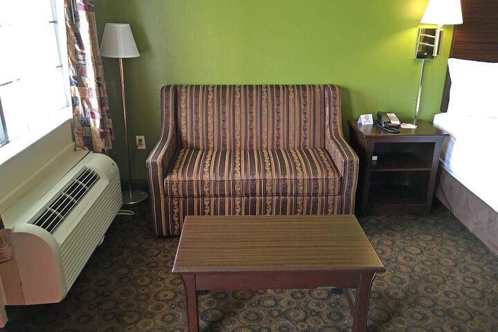 Room 9 of 14