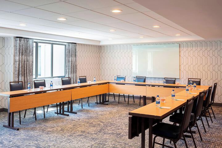 Fairfield by Marriott Inn & Suites Providence Airport Warwick