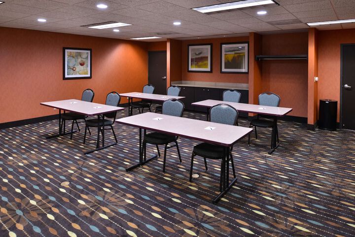 Best Western Plus Wichita West Airport Inn