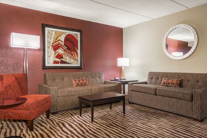 Room 27 of 46