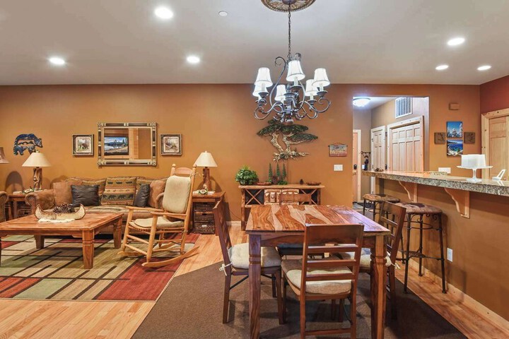 Crystal Charm Amazing 3 BDR Condo Close to Beaches Casinos, & Skiing!