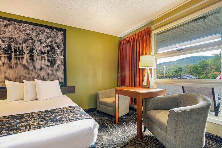 Room 52 of 61