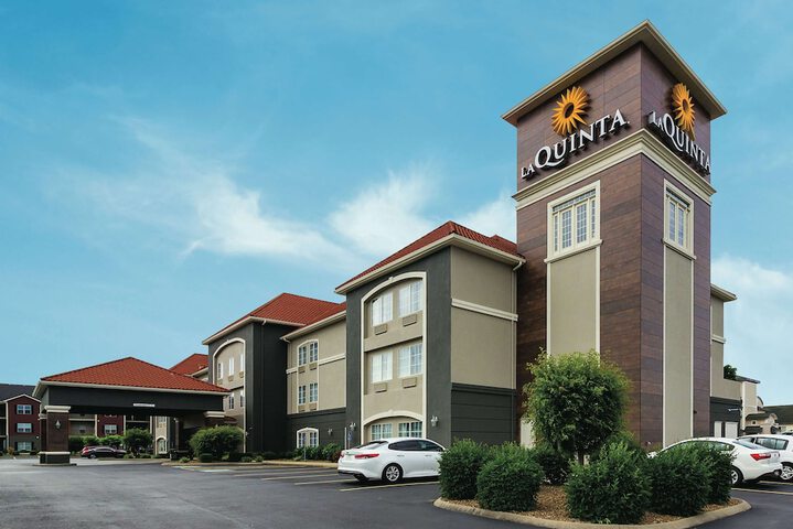 Hotel 5 of 73