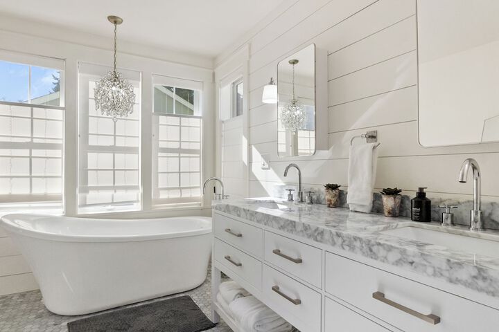 Serene 5BR Farmhouse Retreat Shoreline