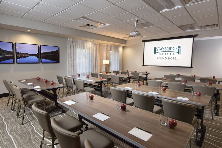 Staybridge Suites Wisconsin Dells - Lake Delton by IHG