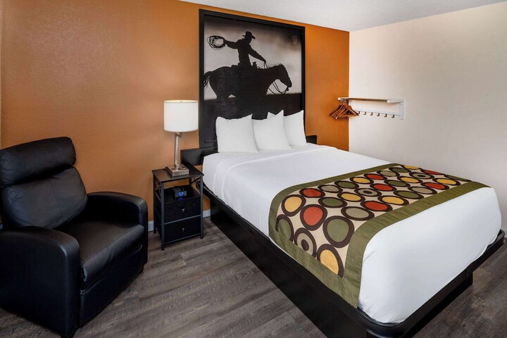 Room 20 of 28