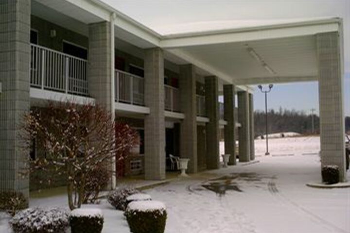 Campton Parkway Inn
