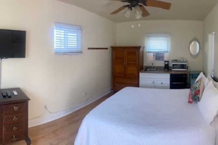 Room 6 of 35