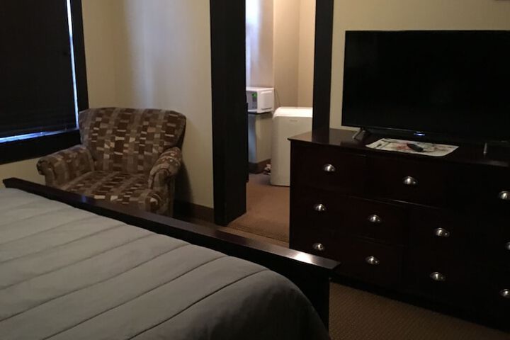 Room 33 of 41