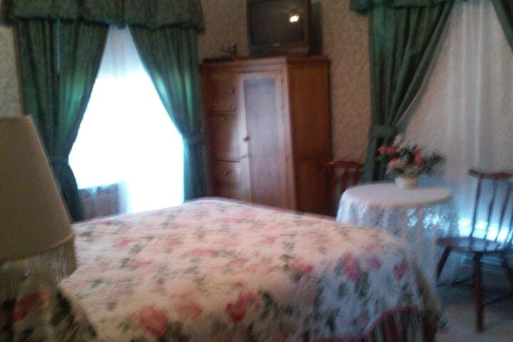 Room 11 of 16