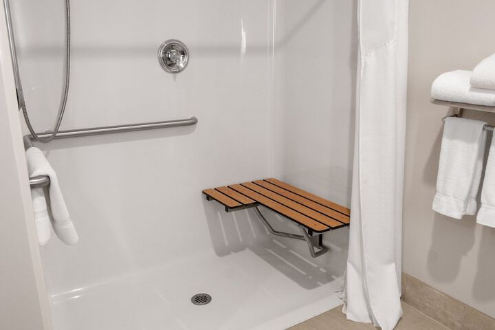 Holiday Inn Express and Suites Newton by IHG
