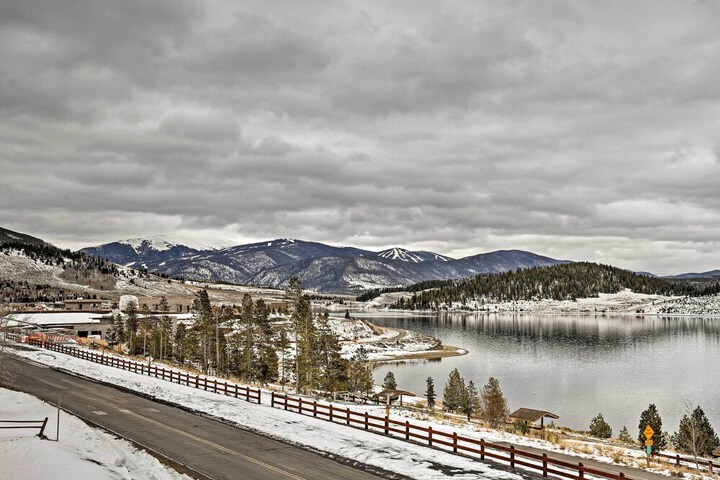 Mtn-view Condo w / Hot Tub Access in Dillon!