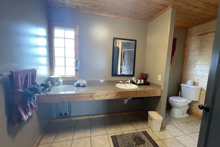 The Fishing Bear Lodge