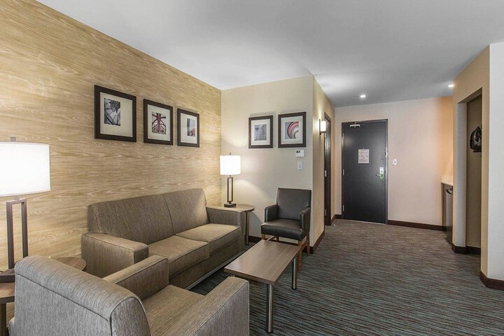 Room 13 of 27