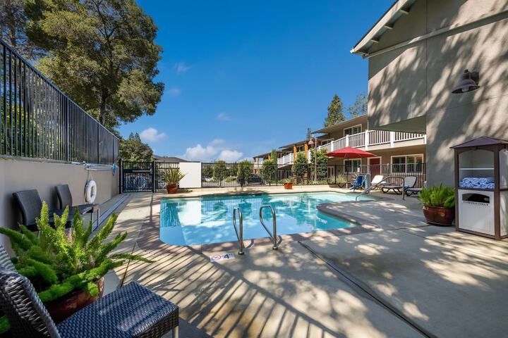 Pool 4 of 38