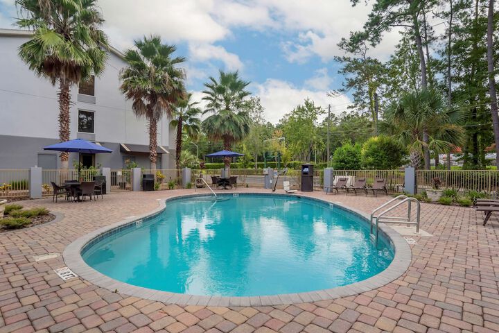 Pool 4 of 35
