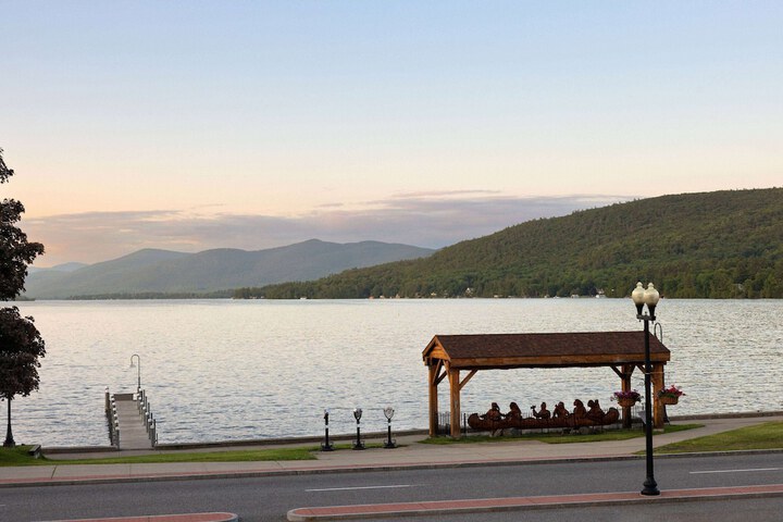Days Inn by Wyndham Queensbury / Lake George