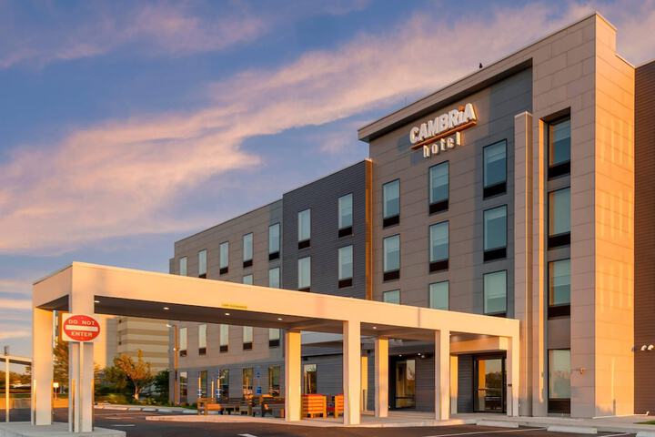 Cambria Hotel & Suites Plymouth