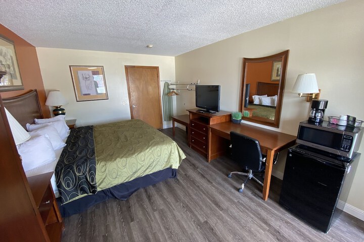 Room 20 of 35