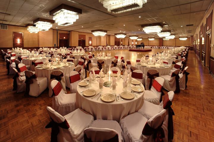Ballroom/Hall 12 of 14