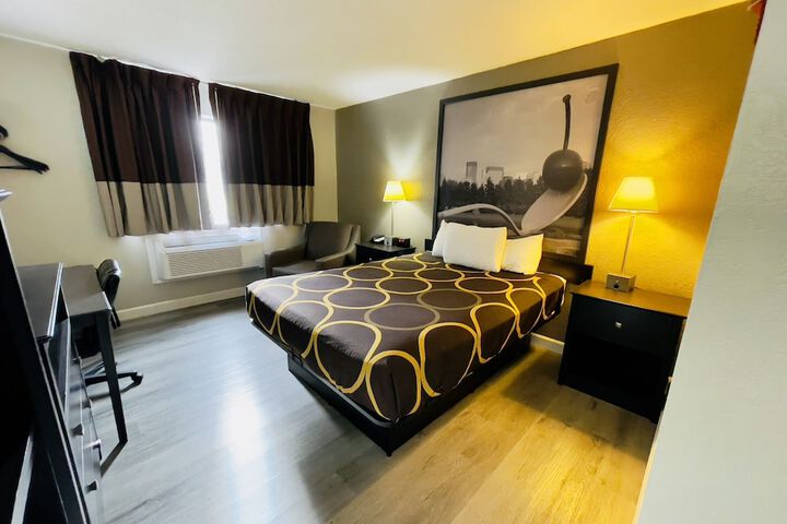 Room 17 of 65