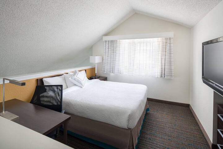 Room 12 of 28