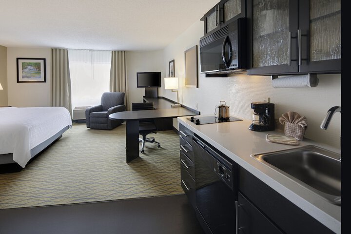 Room 25 of 38