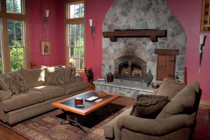 Hideaway Lodge Bed & Breakfast