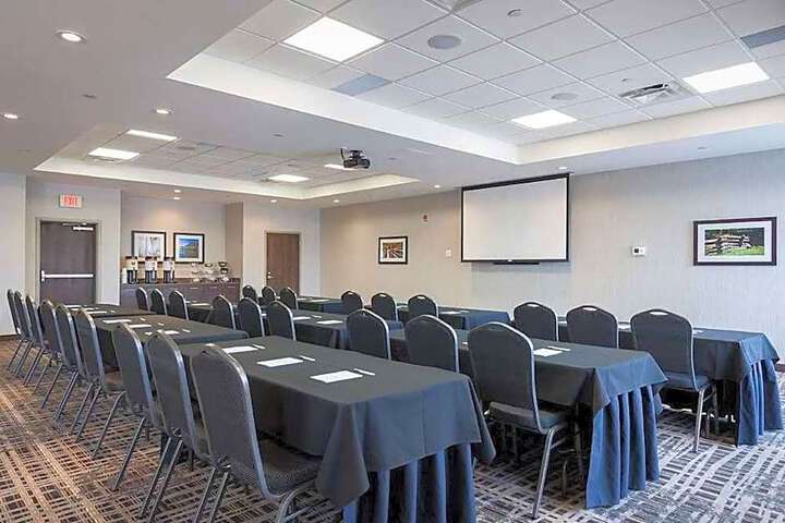 Hampton Inn and Suites Airdrie