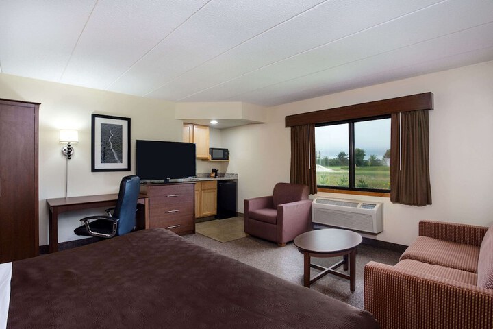 AmericInn by Wyndham Tomah