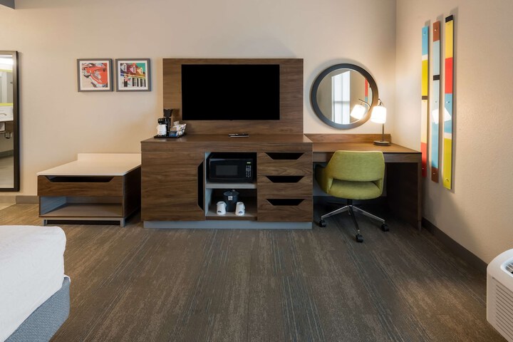 Hampton Inn & Suites Fredericksburg-at Celebrate Virginia