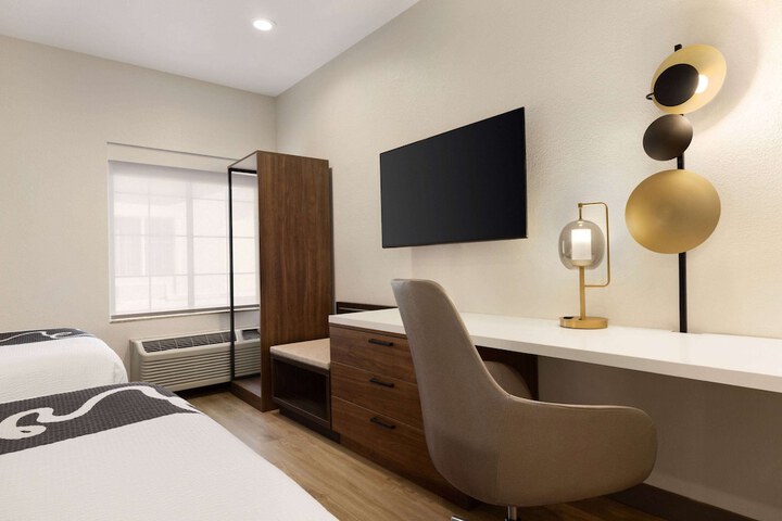 Room 30 of 63