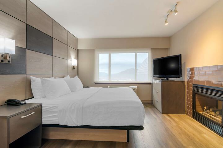 Room 26 of 77