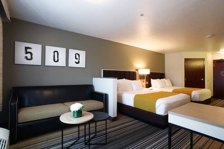 Room 32 of 43