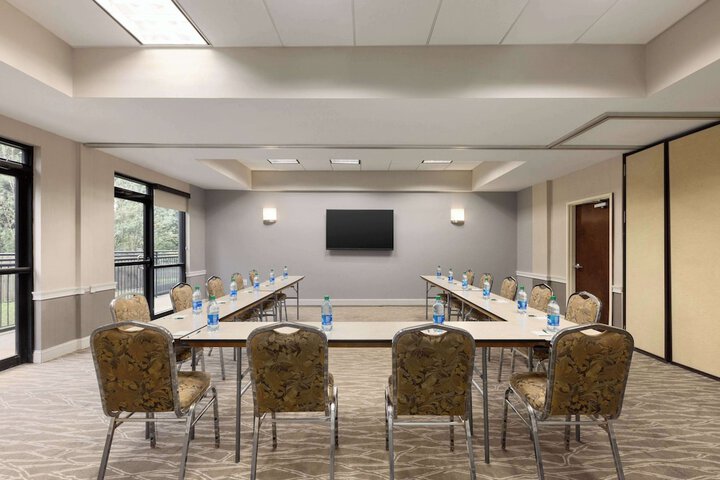 La Quinta Inn & Suites by Wyndham Newark - Elkton